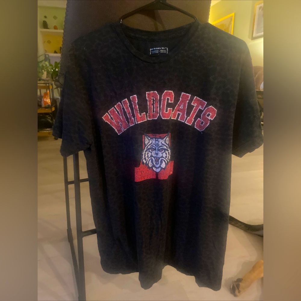 University Of Arizona Wildcats Women’s Tee Size L
